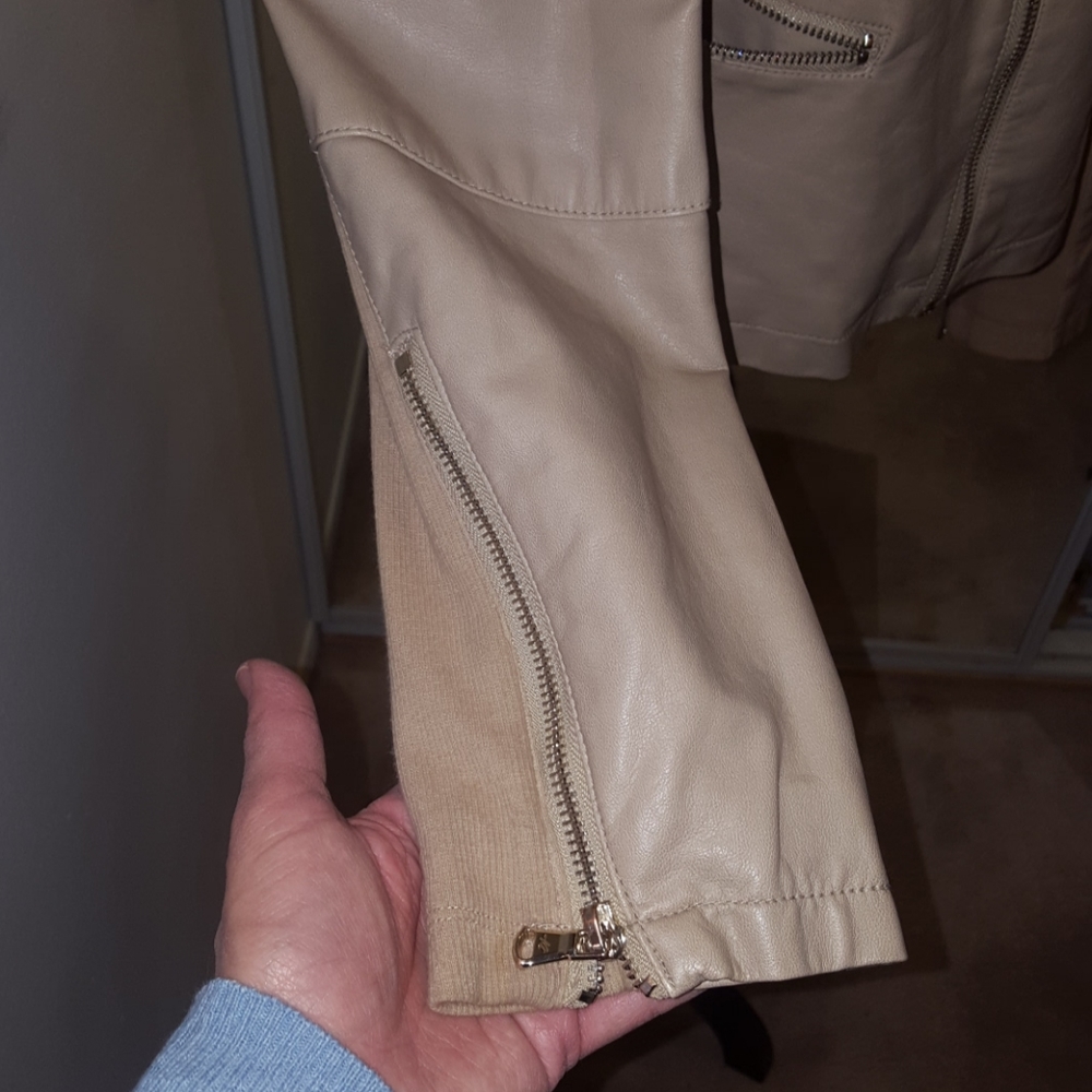 Jacket - Picture 3 of 4